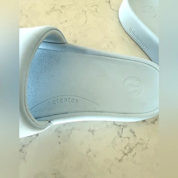 Lululemon Women's Restfeel Slide New Without Box Size 8 Windmill Periwinkle - Picture 3 of 4
